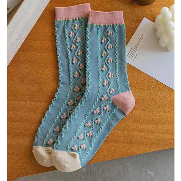Cozy Floral Textured Color Block Socks Set - Picture 5 of 7